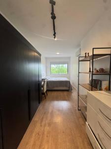 Una cama o camas en una habitación de AP Novo João Paulo Florianópolis