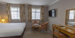 a hotel room with a bed and a desk and a desk at Kings Court Hotel Alcester, BW Signature Collection in Stratford-upon-Avon +56 photos