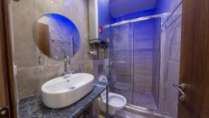 Ένα μπάνιο στο OLYMPIADA GIRNI Suites +26 φωτογραφίες