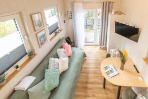 TV a/nebo společenská místnost v ubytování Gemütliches Tiny House im Grünen