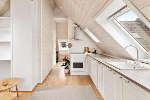 Η κουζίνα ή μικρή κουζίνα στο 1BR Balcony in heart of old town