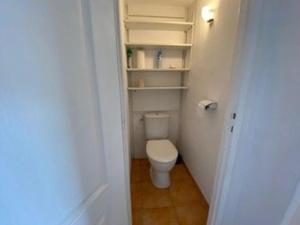 Koupelna v ubytování Appartement 3 pièces avec climatisation dans résidence avec piscines et tennis - FR-1-100-364