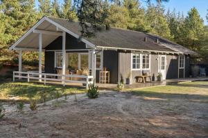 Το κτήριο όπου στεγάζεται  η παραθεριστική κατοικία