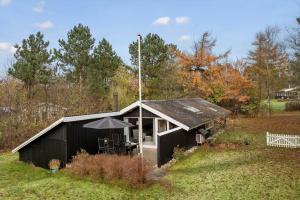 Το κτήριο όπου στεγάζεται  η παραθεριστική κατοικία