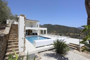 Swimmingpoolen hos eller tæt på Villa Paolo con piscina privata