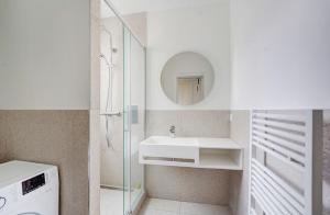a white bathroom with a sink and a mirror at Charmant T2 Alfortville in Alfortville