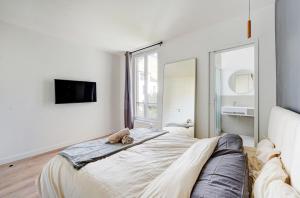 a bedroom with a large bed and a large window at Charmant T2 Alfortville in Alfortville