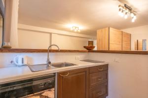 Kuchyň nebo kuchyňský kout v ubytování Monolocale con bagno turco e spazio esterno Studio apartment with turkish bath and external space + 15 fotografií