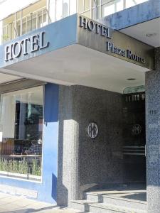 布宜諾斯艾利斯的住宿－羅馬廣場酒店，建筑一侧的酒店标志