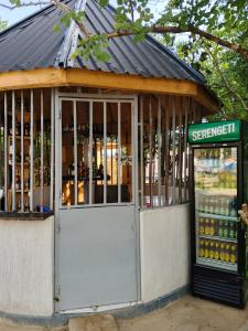 una vetrina con un cartello di uscita davanti di Angel homestay hotel a Mikumi 1 altra foto