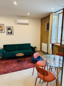 Χώρος καθιστικού στο Magnifique 2 pièces en plein centre avec parking