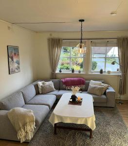 a living room with a couch and a table at Cozy Central Apartment - Free Parking & Wifi in Vossevangen