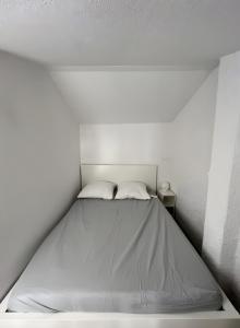 Postel nebo postele na pokoji v ubytování Collioure