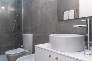 Ένα μπάνιο στο Mosteiros Sunset and Islets Apartment +126 φωτογραφίες