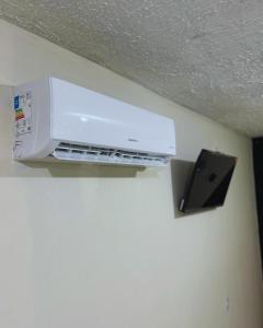 Μια τηλεόραση ή/και κέντρο ψυχαγωγίας στο Rosa House