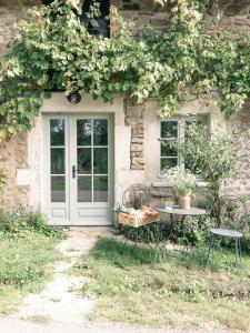 Κήπος έξω από το Traditional Apartment In The Heart Of Burgundy