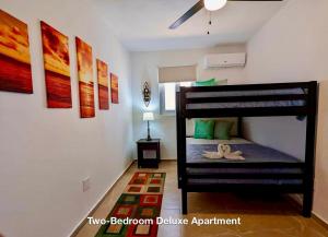 Postel nebo postele na pokoji v ubytování Ocean Front Apartments