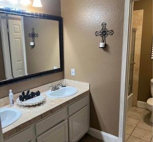 Ένα μπάνιο στο Home Away From Home +5 φωτογραφίες