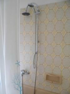 Ένα μπάνιο στο Suite 7