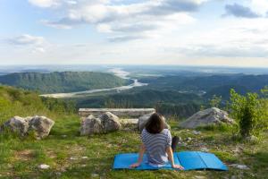Φυσικό τοπίο κοντά σε οργανωμένο κάμπινγκ