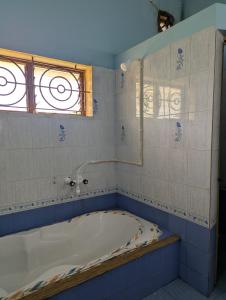 Ένα μπάνιο στο Bunk You Hostel