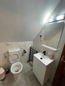 Ένα μπάνιο στο Cabana A frame Casa Edy