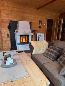 Posezení v ubytování Traditional Log Cabin - Infrared Sauna