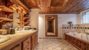 Ένα μπάνιο στο TalbachHouse PremiumHolidayHome