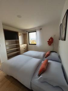 Ένα ή περισσότερα κρεβάτια σε δωμάτιο στο Vignes au Balcon +25 φωτογραφίες