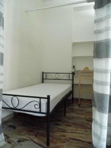 a bedroom with a bed in a room at Suite 7 in Paglieta