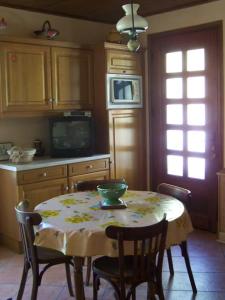 Η κουζίνα ή μικρή κουζίνα στο Gite Aspé