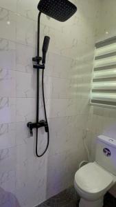 Un baño de Cozy 3 bedroom apartment 7 fotos más