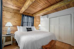 Ένα ή περισσότερα κρεβάτια σε δωμάτιο στο The Big Cabin