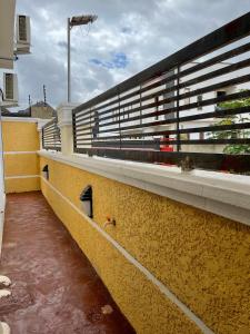 Un balcón o terraza en Cozy 3 bedroom apartment