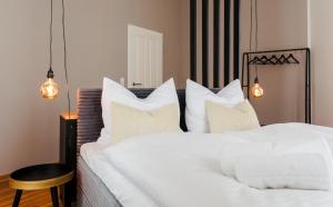 Ένα ή περισσότερα κρεβάτια σε δωμάτιο στο Maison & Mood Apartments Colditz I Design Studios