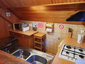 Η κουζίνα ή μικρή κουζίνα στο Gite Campbieil