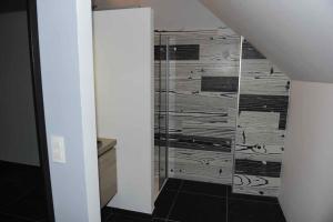 Vannituba majutusasutuses Gîte Fenêtres sur cour - Genappe +11 fotot