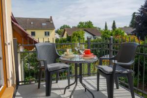 Μπαλκόνι ή βεράντα στο Dahem-Apartments - ruhig Parkplatz Rhein Main Gebiet gut erreichbar - App 1 barrierefrei mit Kamin Garten und Hund - App 2 mit Balkon