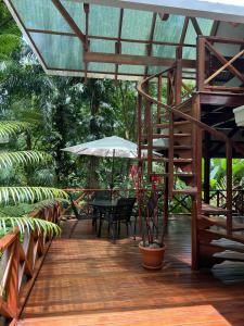 Κήπος έξω από το Villa Colibri - Secluded Villa - Short Stroll to Beach, Shops & Restaurants