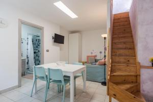 TV a/nebo společenská místnost v ubytování Casa Giusi Terrace & Charm by Wonderful Italy