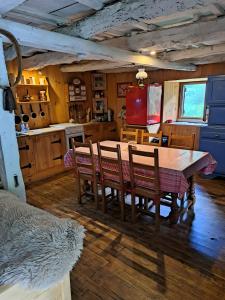 Η κουζίνα ή μικρή κουζίνα στο Bergerie Secrète, un Havre de Paix +9 φωτογραφίες