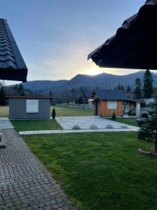 Nespecifikovaný výhled na hory nebo výhled na hory při pohledu z prázdninového domu