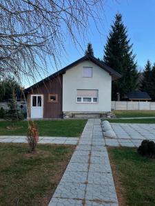 Budova, kde se prázdninový dům nachází + 3 fotografie