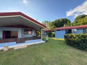 Κήπος έξω από το Yubarta Lodge