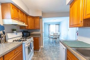 Η κουζίνα ή μικρή κουζίνα στο Work and Family Lodging in a Cozy Home +12 φωτογραφίες