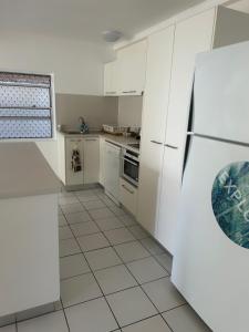 Η κουζίνα ή μικρή κουζίνα στο On the beach