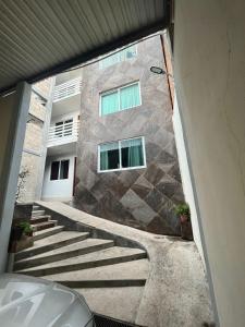 图斯特拉古铁雷斯Sagitario dpto的一座石墙建筑的入口