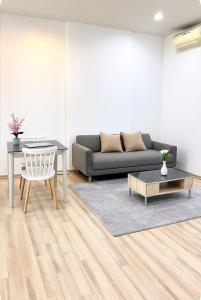 Posezení v ubytování The base height rooftopPool&Gym