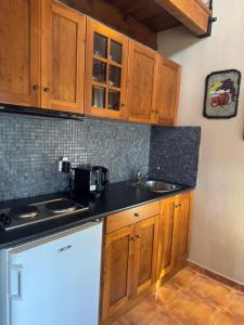 Η κουζίνα ή μικρή κουζίνα στο Frigias 5