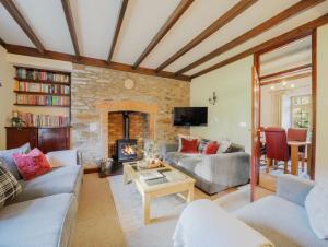 Posezení v ubytování Foxglove Cottage